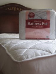 Fitted – Luxurious Down Alternative Mattress Pad – 100% Cotton , 300 Thread Count – Twin Size (39×75″)