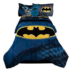 Warner Bros 72 x 86″ Batman Guardian Speed Reversible Microfiber Comforter, Twin/Full