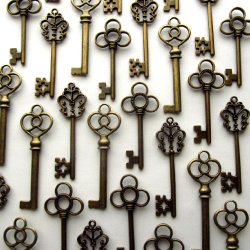 Mixed Set of 30 Large Skeleton Keys in Antique Bronze – Set of 30 Keys