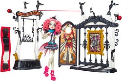 Monster High Freak du Chic Circus Scaregrounds and Rochelle Goyle Doll Playset