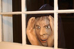 Halloween Decoration -Scary Peeper – Peeping Tom-The True-to-Life Window Prop that will scare your socks off