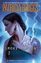 Smoke Bitten (A Mercy Thompson Novel)
